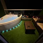 Damac Aljawharah Studio With Sea View Jacuzzi الشقة فبرج داماك الجوهرةفي الدور 13مع جاكوزي على البحر مباشرة