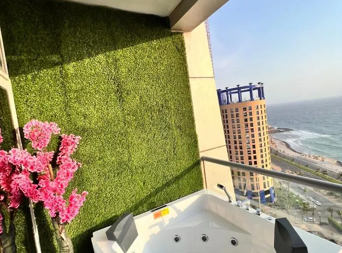 Damac Aljawharah Studio With Sea View Jacuzzi الشقة فبرج داماك الجوهرةفي الدور 13مع جاكوزي على البحر مباشرة