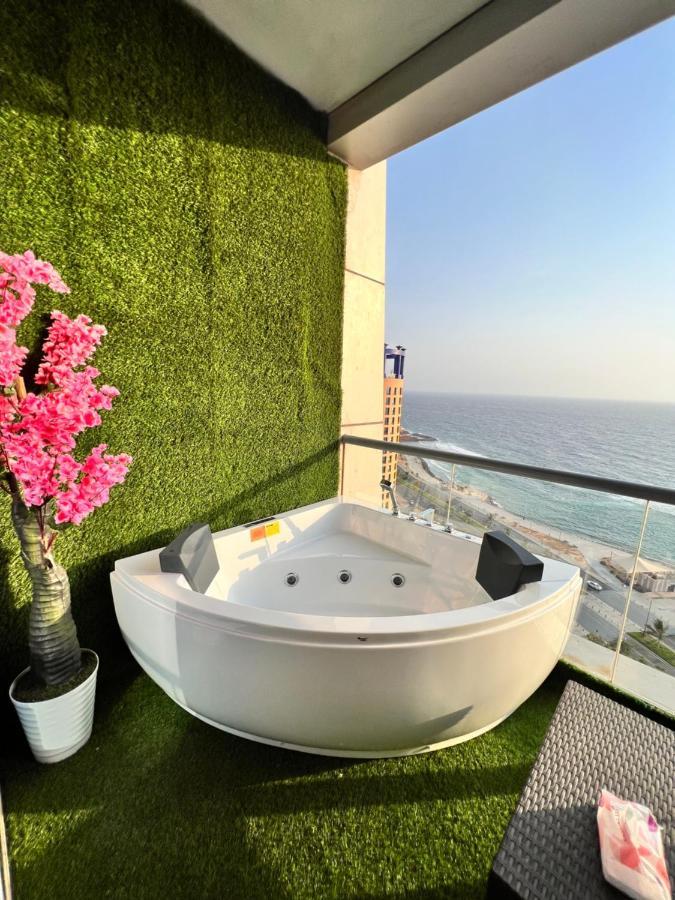 Apartment Damac Aljawharah Studio With Sea View Jacuzzi الشقة فبرج داماك الجوهرةفي الدور 13مع جاكوزي على البحر مباشرة Jeddah