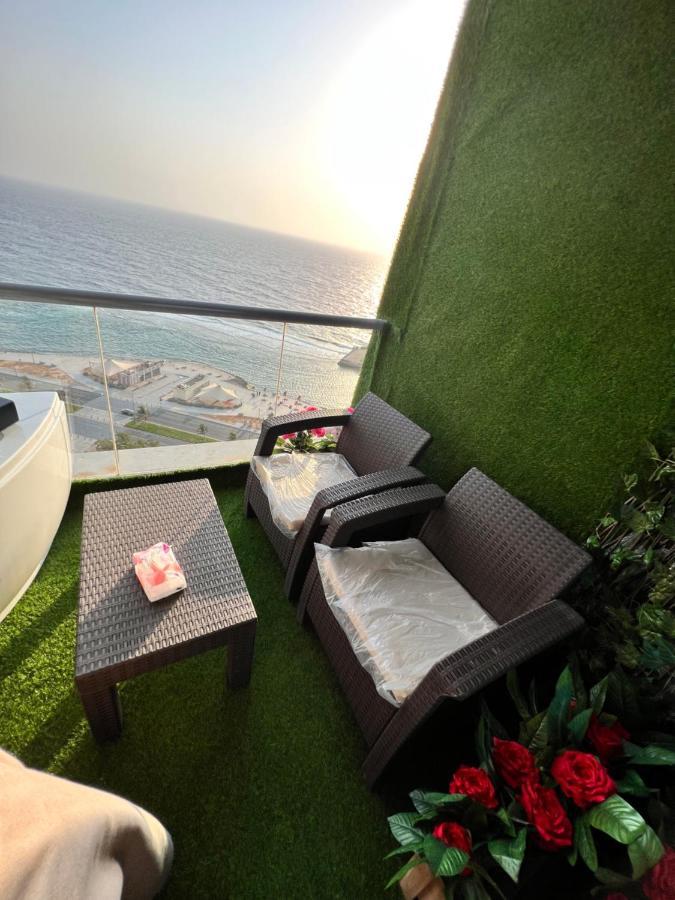 Damac Aljawharah Studio With Sea View Jacuzzi الشقة فبرج داماك الجوهرةفي الدور 13مع جاكوزي على البحر مباشرة *