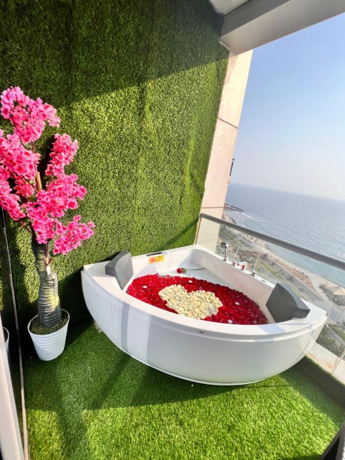 Damac Aljawharah Studio With Sea View Jacuzzi الشقة فبرج داماك الجوهرةفي الدور 13مع جاكوزي على البحر مباشرة Apartment *