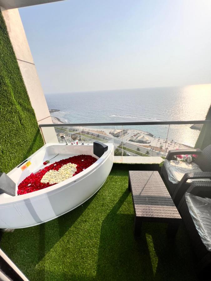 Apartment Damac Aljawharah Studio With Sea View Jacuzzi الشقة فبرج داماك الجوهرةفي الدور 13مع جاكوزي على البحر مباشرة